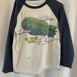 Rowdy Sprout
Led Zeppelin Raglan Tee
Size 6
Used condition